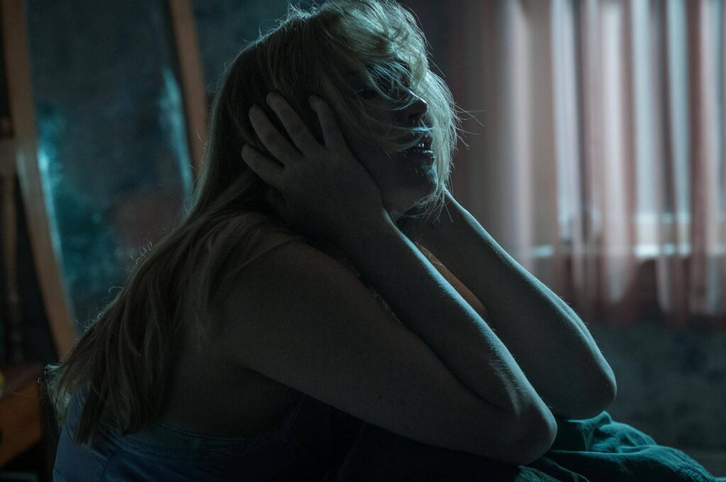 Jennifer Lawrence captures the emotional numbness and self-destructive impulse that comes with postnatal depression. - The Latino Slant